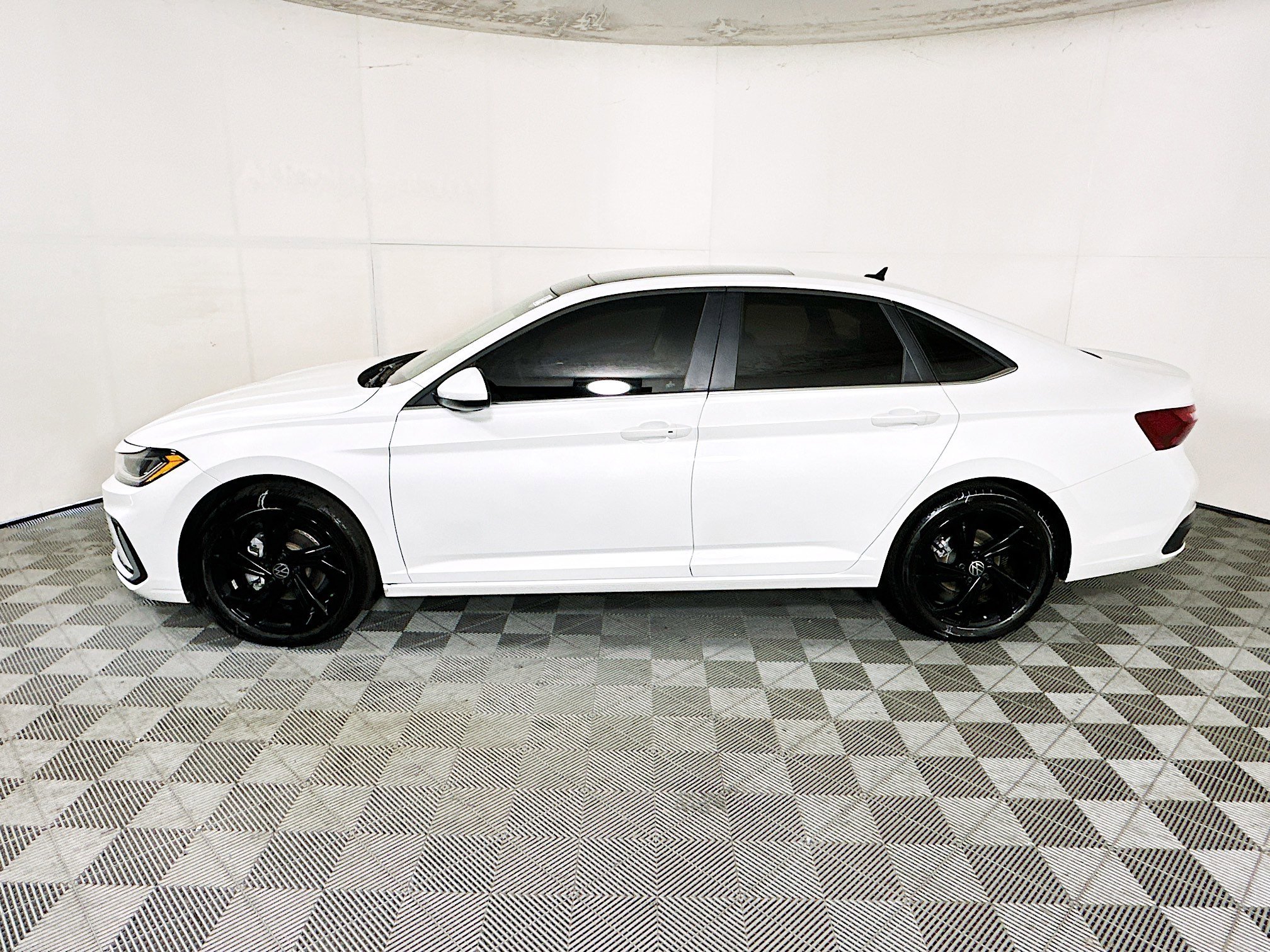 2025 Volkswagen Jetta thumbnail 8