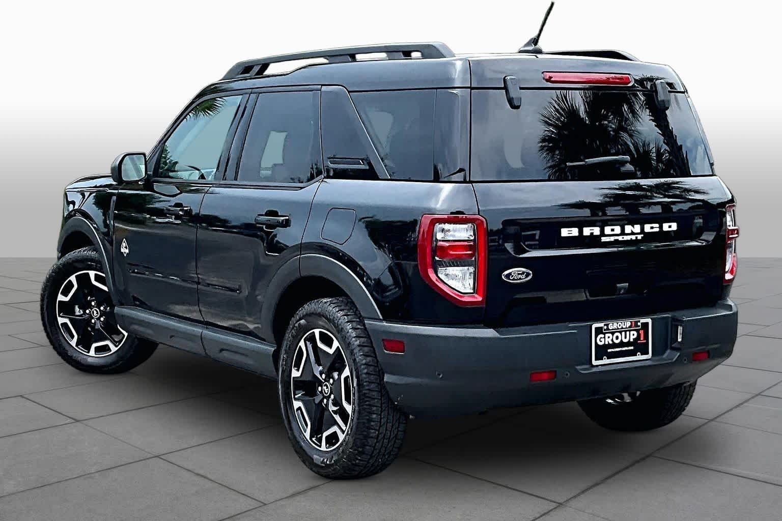 Used 2022 Shadow Black Ford Outer Banks image 12