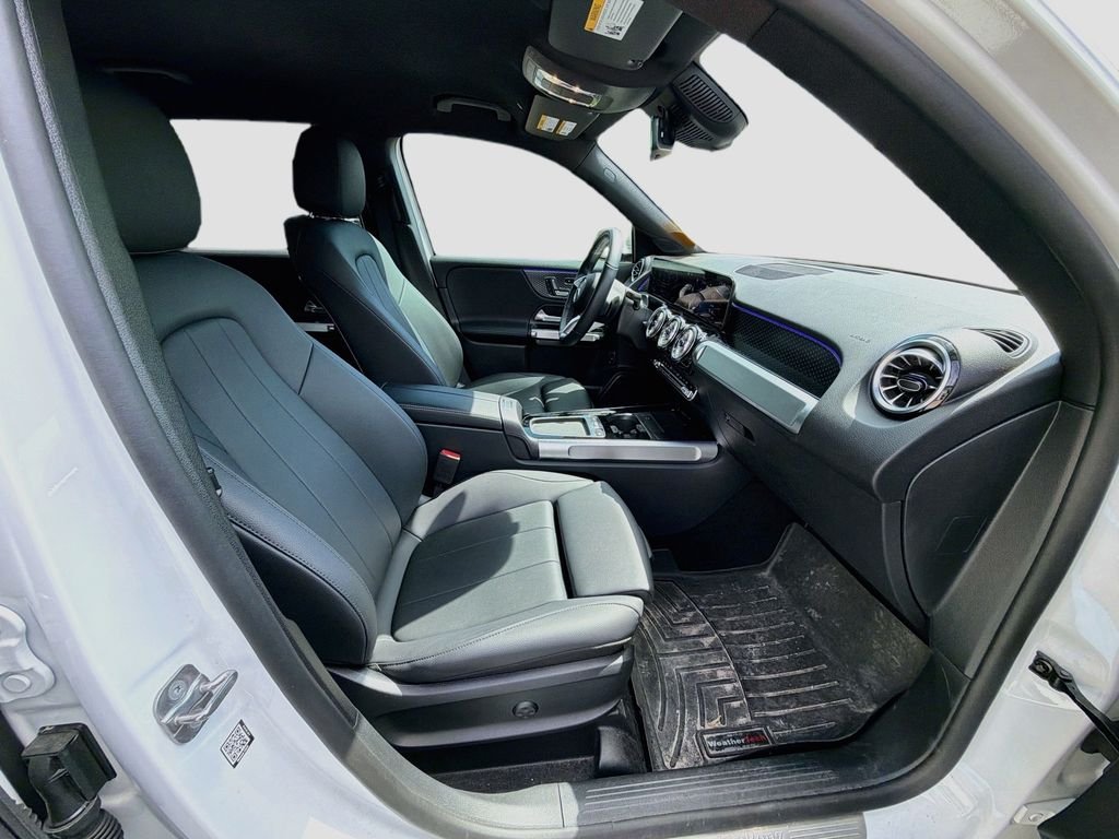 Used 2024 White Mercedes-Benz GLB 250 image 27