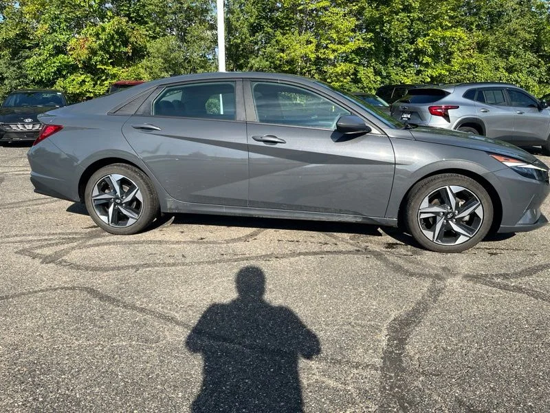 Used 2023 Gray Hyundai SEL image 4