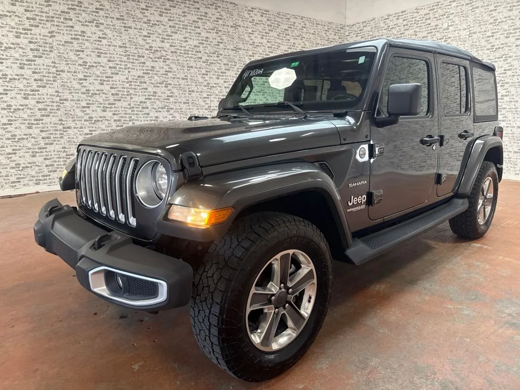 Used 2020 Granite Crystal Metallic Clearcoat Jeep Unlimited Sahara image 3