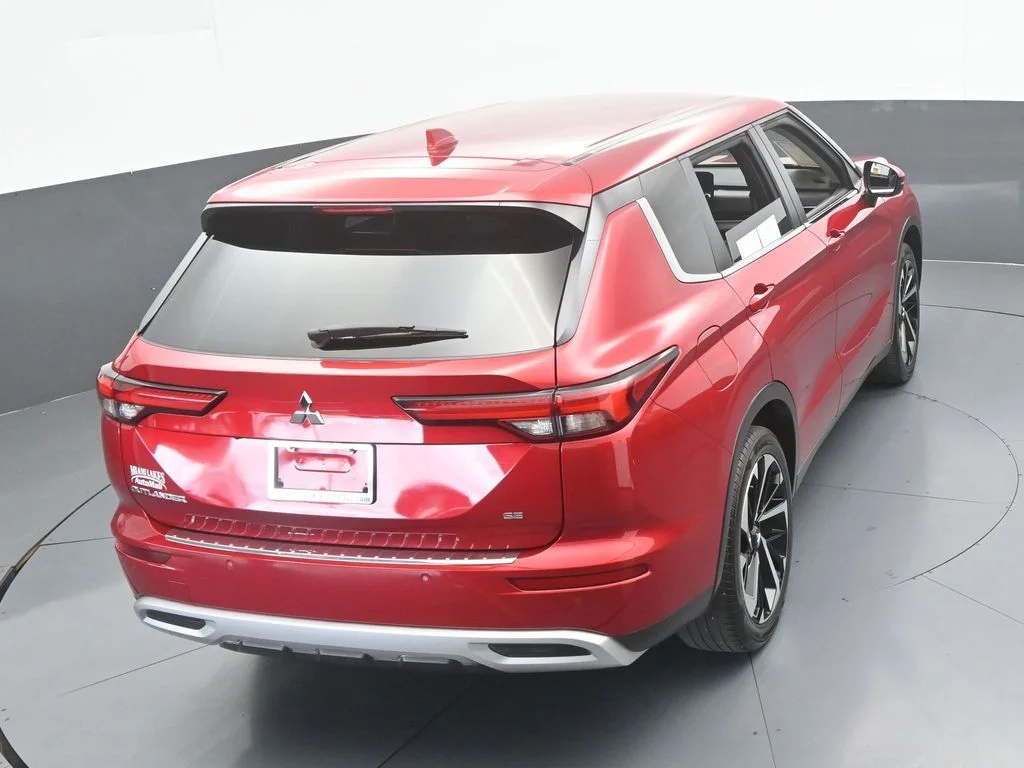 Used 2024 Red Mitsubishi SE Black Edition image 45