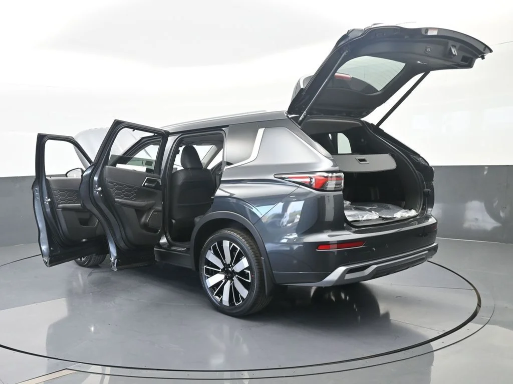 New 2026 Gray Mitsubishi SEL image 75