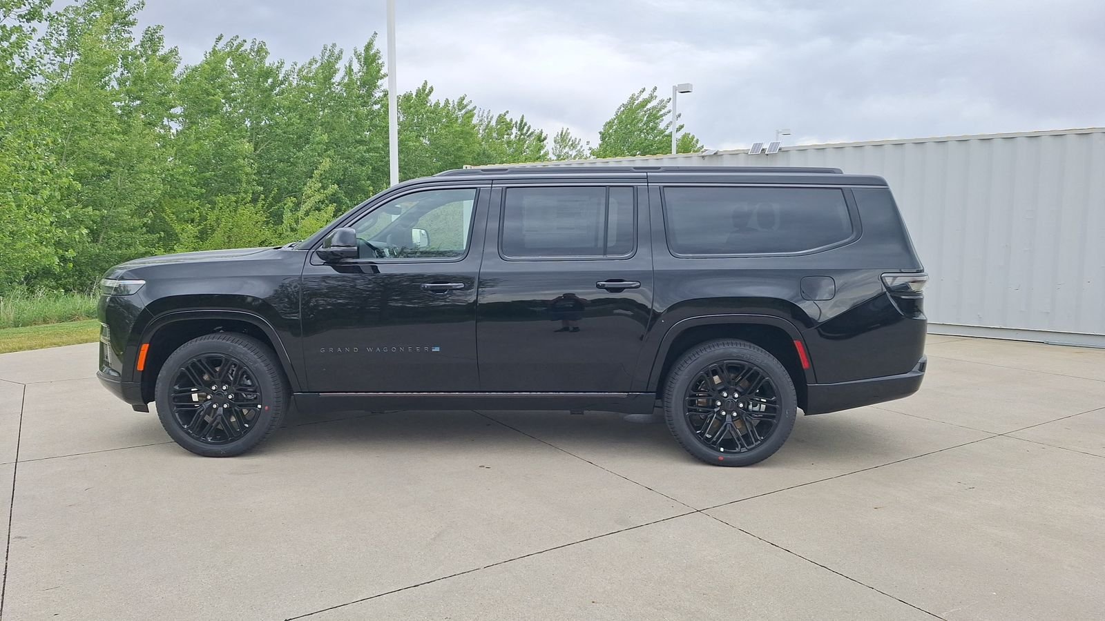 New 2026 High Gloss Black Exterior Paint Jeep Limited Reserve image 7