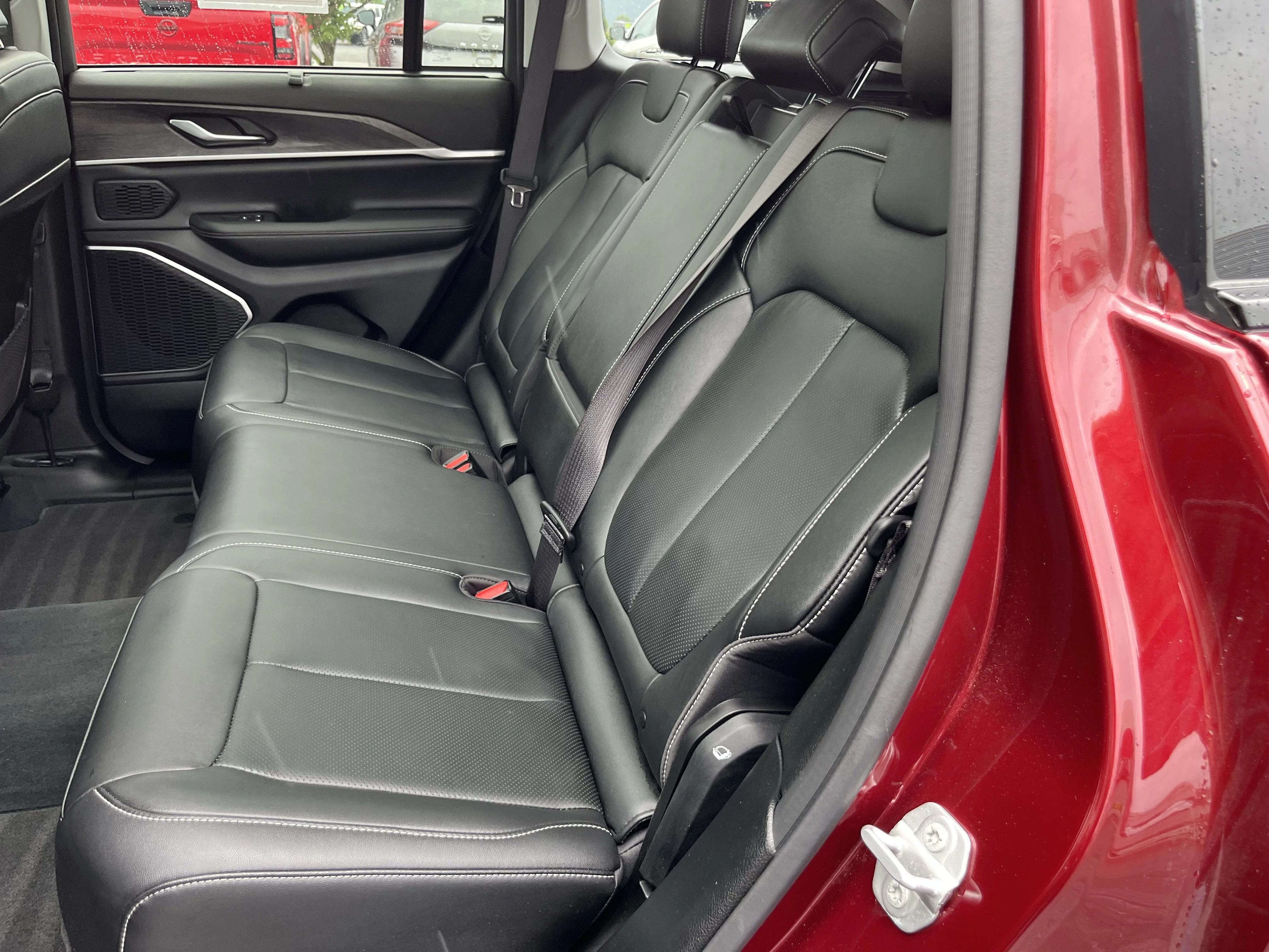 Used 2023 Velvet Jeep 4xe image 19