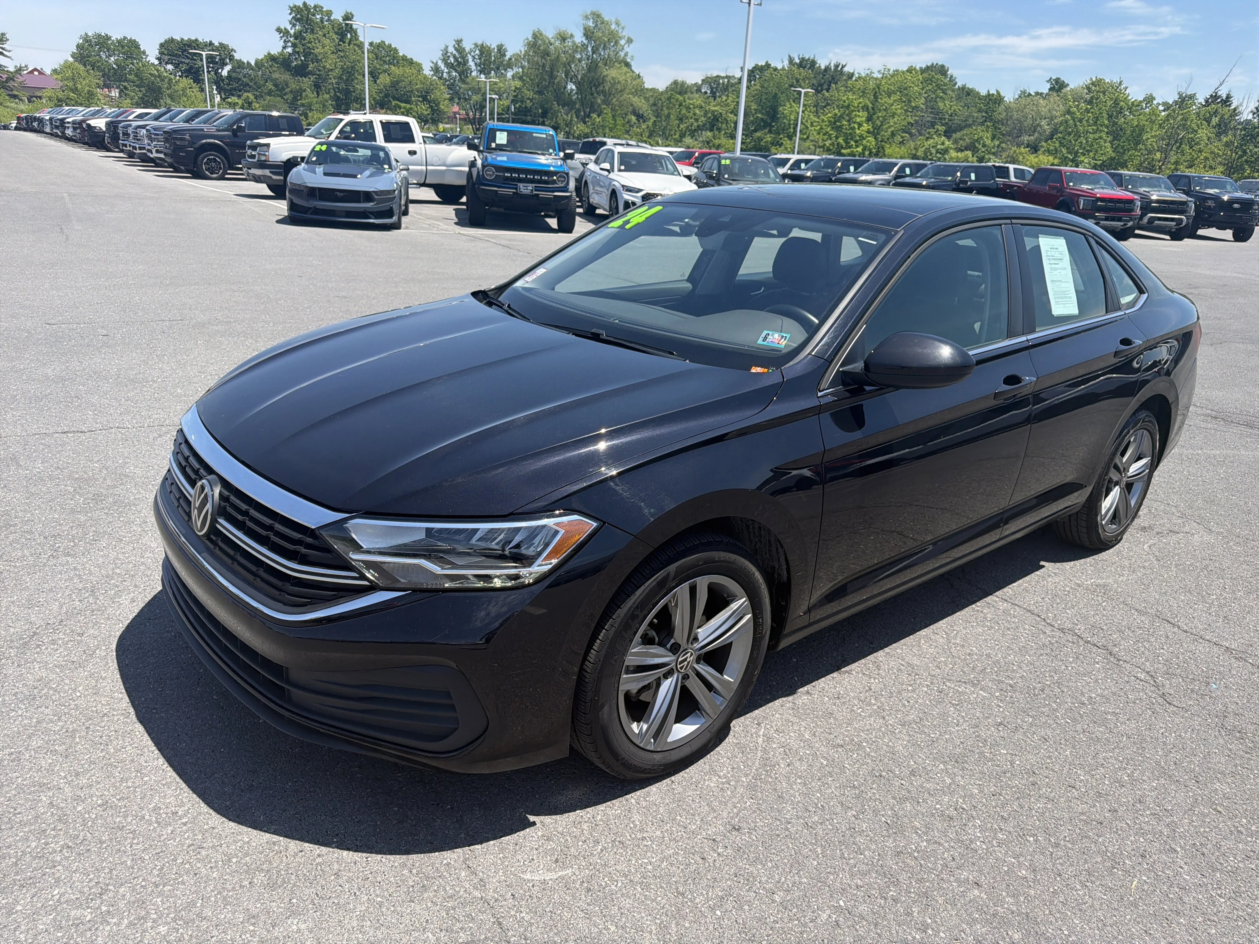 Used 2024 Black Volkswagen SE image 8