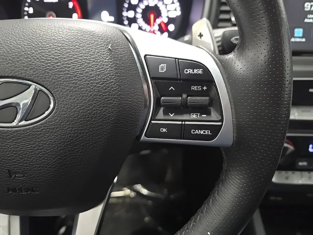 Used 2018 White Hyundai Sport+ image 23