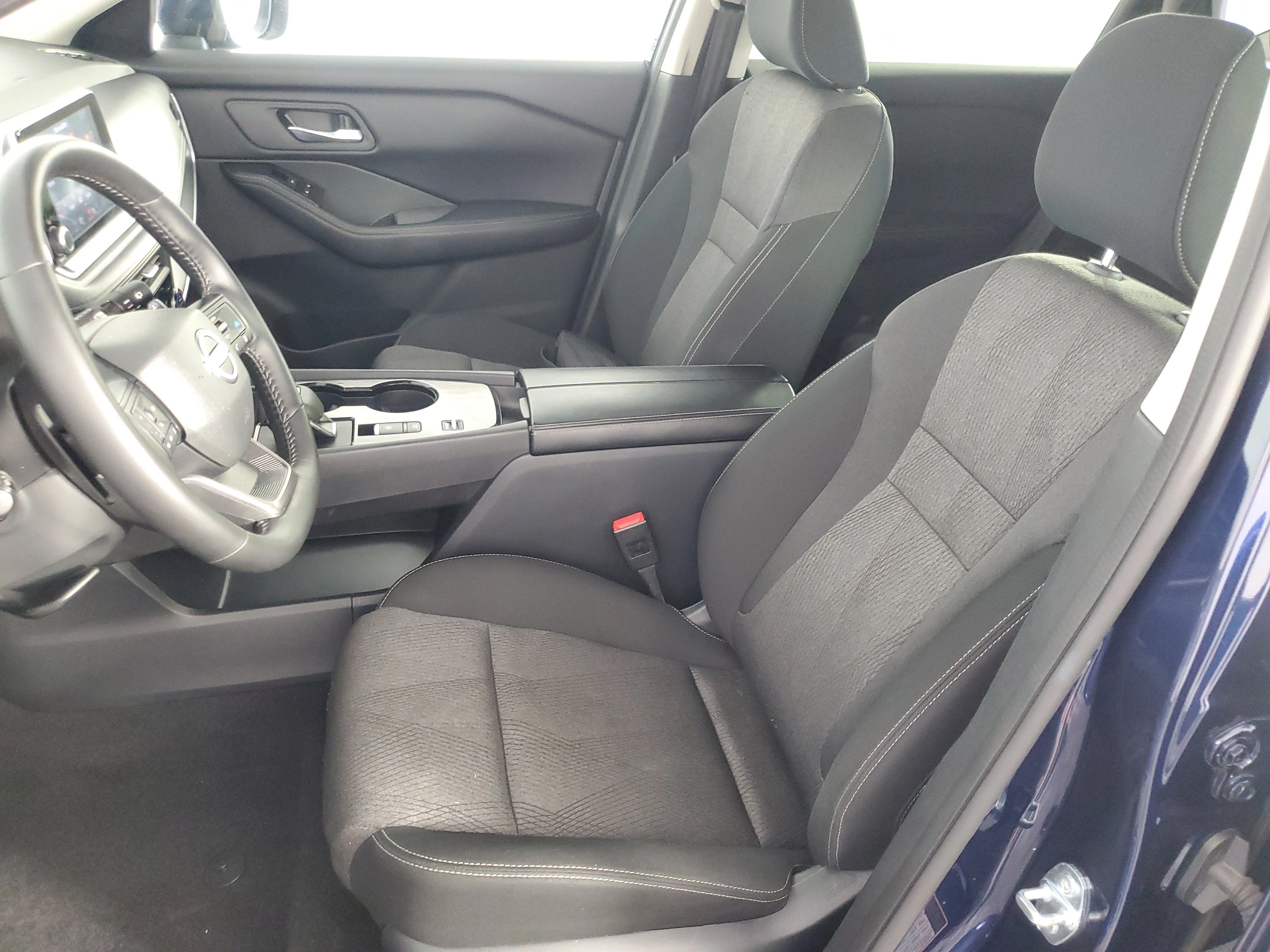 2025 Nissan Rogue SV - Photo 12
