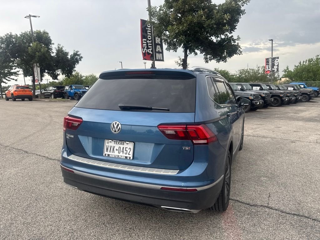 Used 2018 Blue Volkswagen 2.0T SEL Premium image 27
