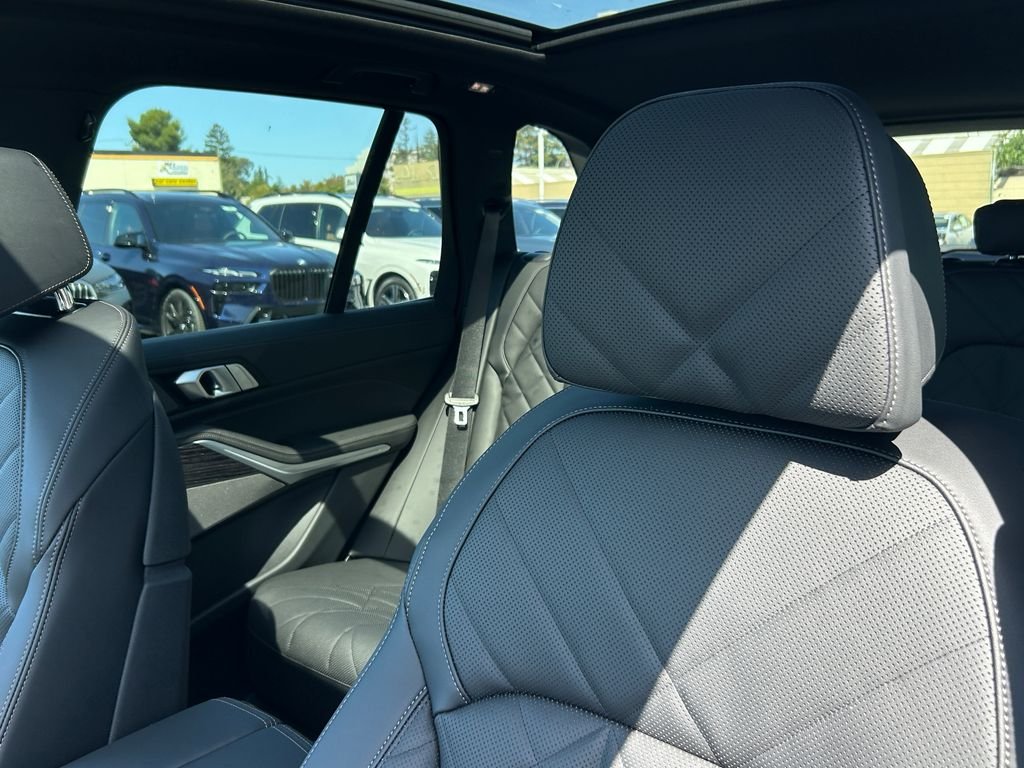 New 2026 Carbon Black Metallic BMW xDrive40i image 14