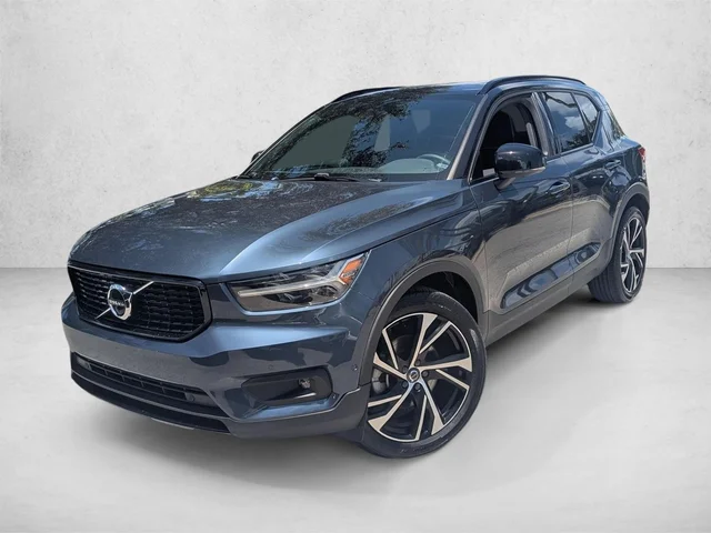 2022 Volvo XC40 R-Design