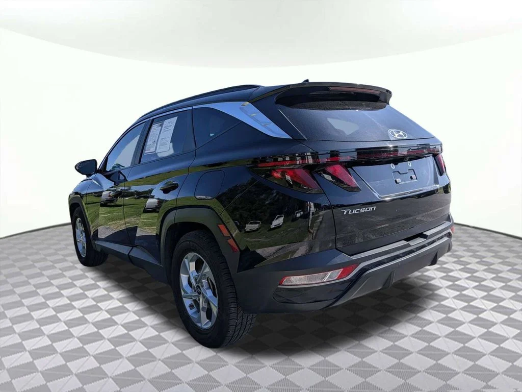 Used 2024 Black Hyundai SEL image 5