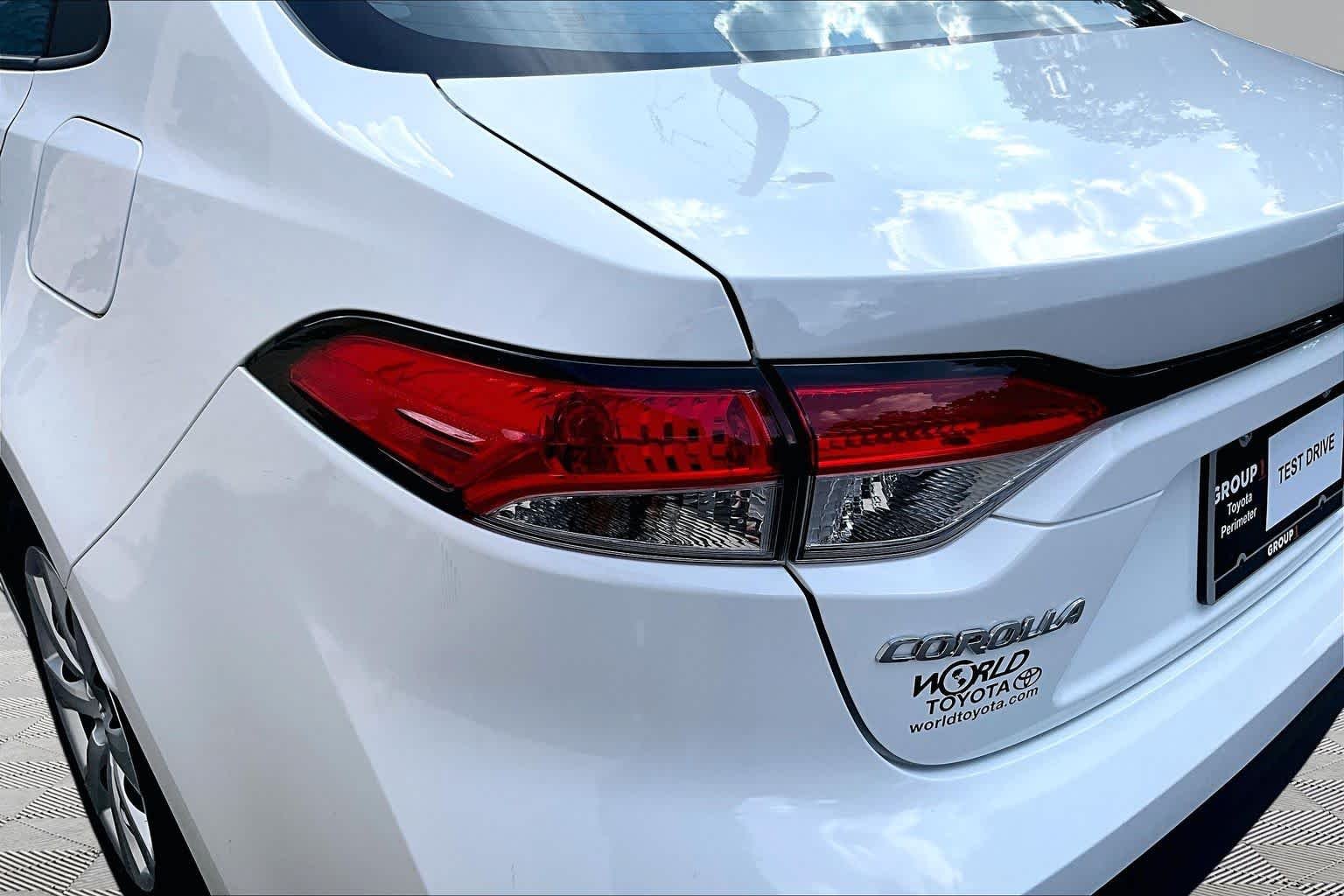 Used 2025 Ice Cap Toyota LE image 28
