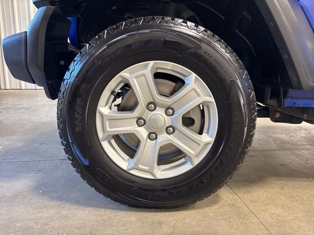Used 2020 Ocean Blue Metallic Clearcoat Jeep Sport S image 10