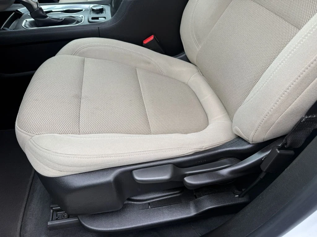Used 2022 White Chevrolet LS image 26