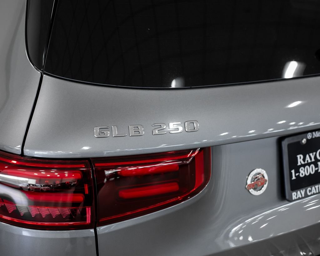 New 2026 Mountain Grey Metallic Mercedes-Benz GLB 250 image 10