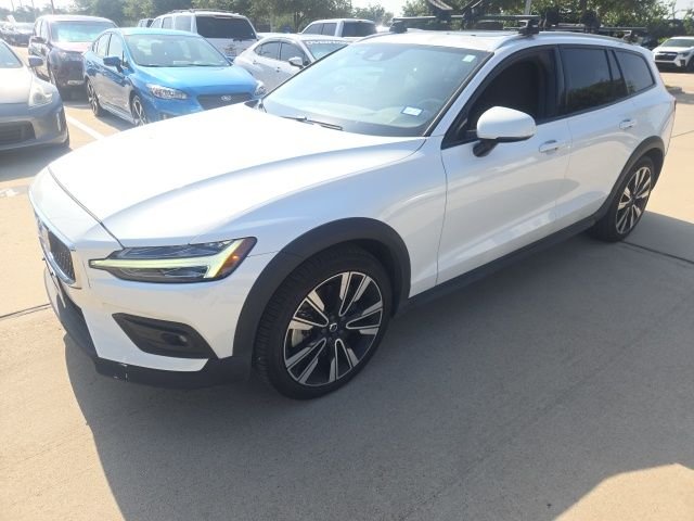 Used 2021 White Volvo T5 image 6