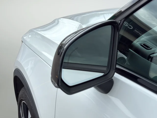 Used 2019 White Volvo R-Design image 14