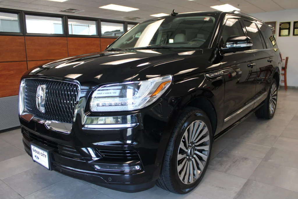 Used 2021 Black Lincoln Reserve image 1