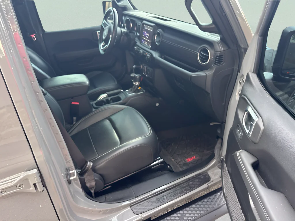 Used 2021 Gray Clearcoat Jeep Overland image 12