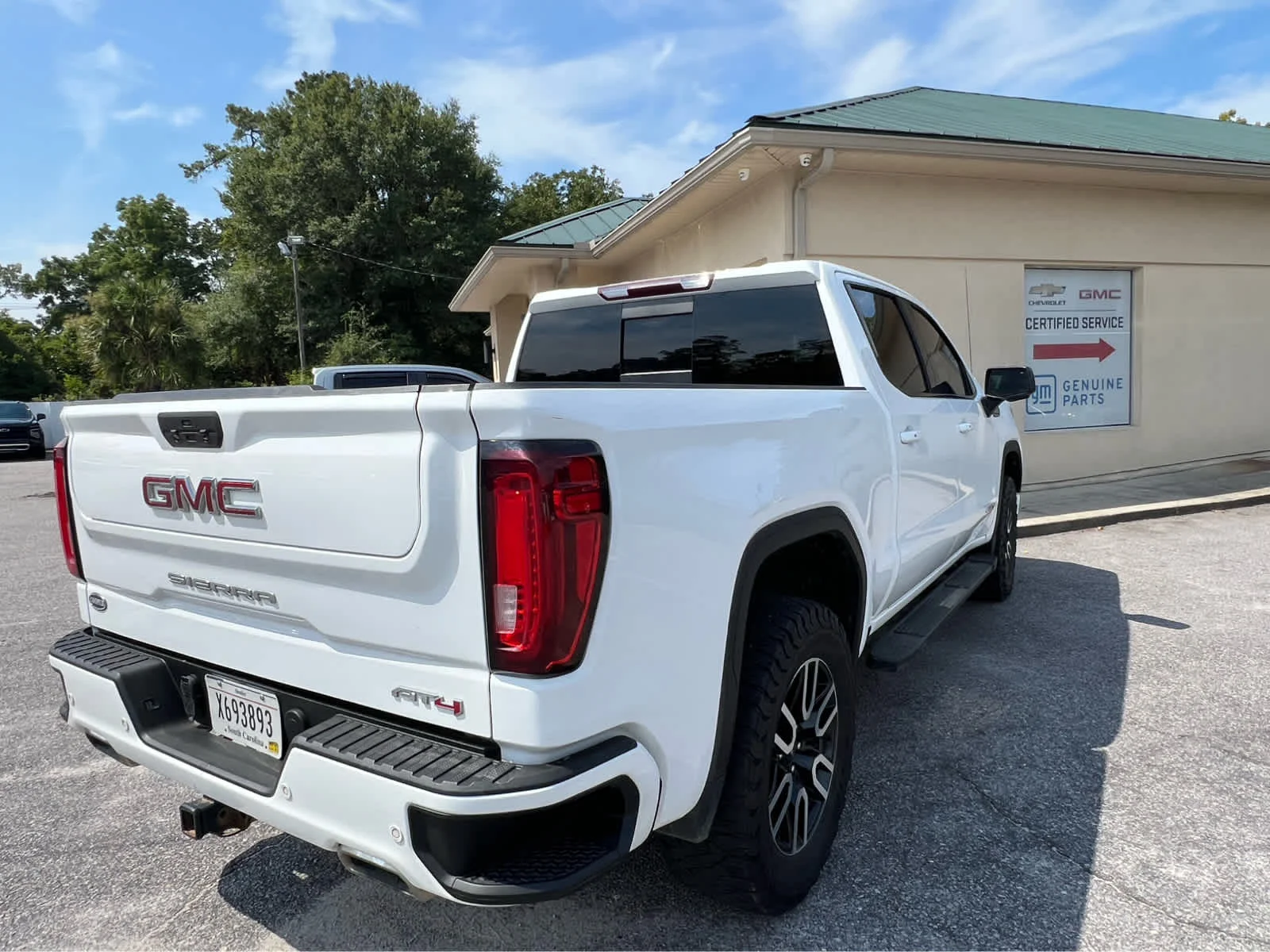 Used 2021 SUMMIT WHITE GMC AT4 image 4