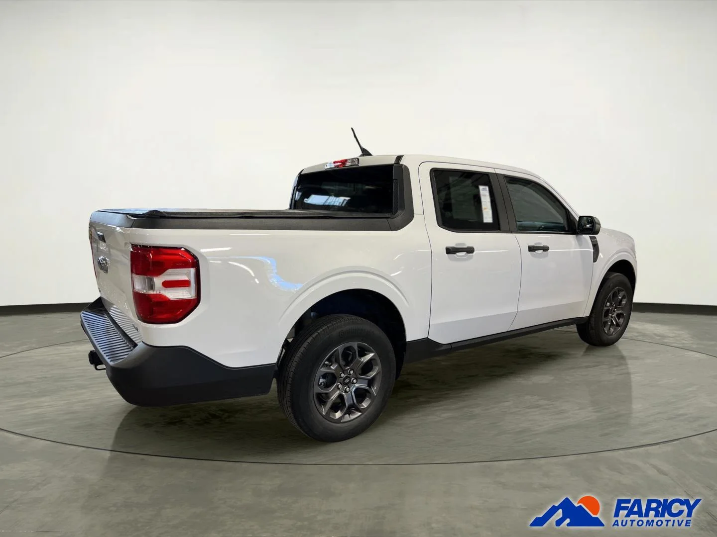 Used 2023 Oxford White Ford XLT image 4