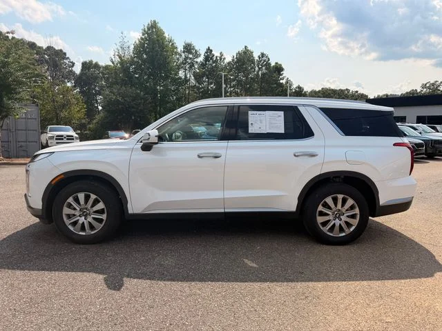 Used 2023 White Hyundai SEL image 2