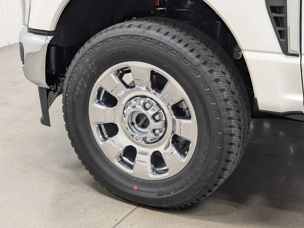 New 2026 Star White Metallic Tri-Coat Ford F-250® Lariat® image 2