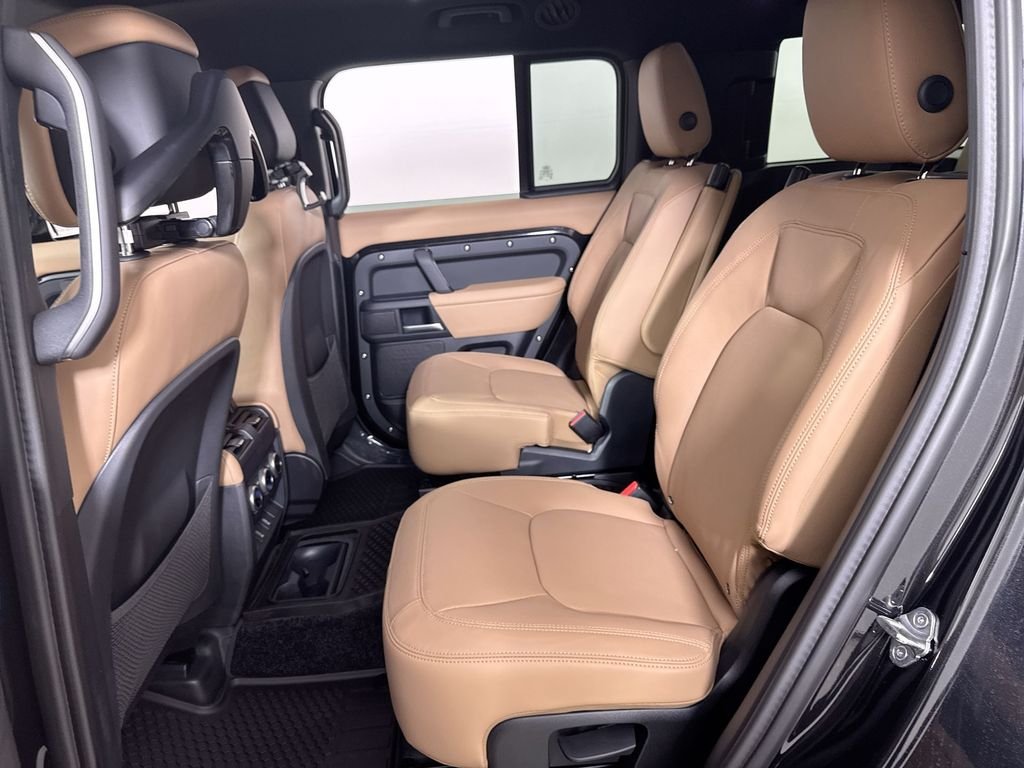 New 2026 SANTORN BLK MET Land Rover S image 20
