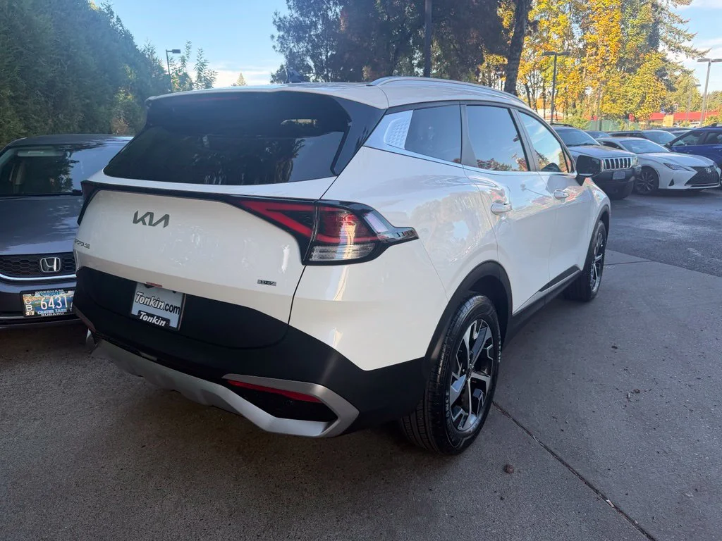 Used 2025 Snow White Pearl Kia EX image 4