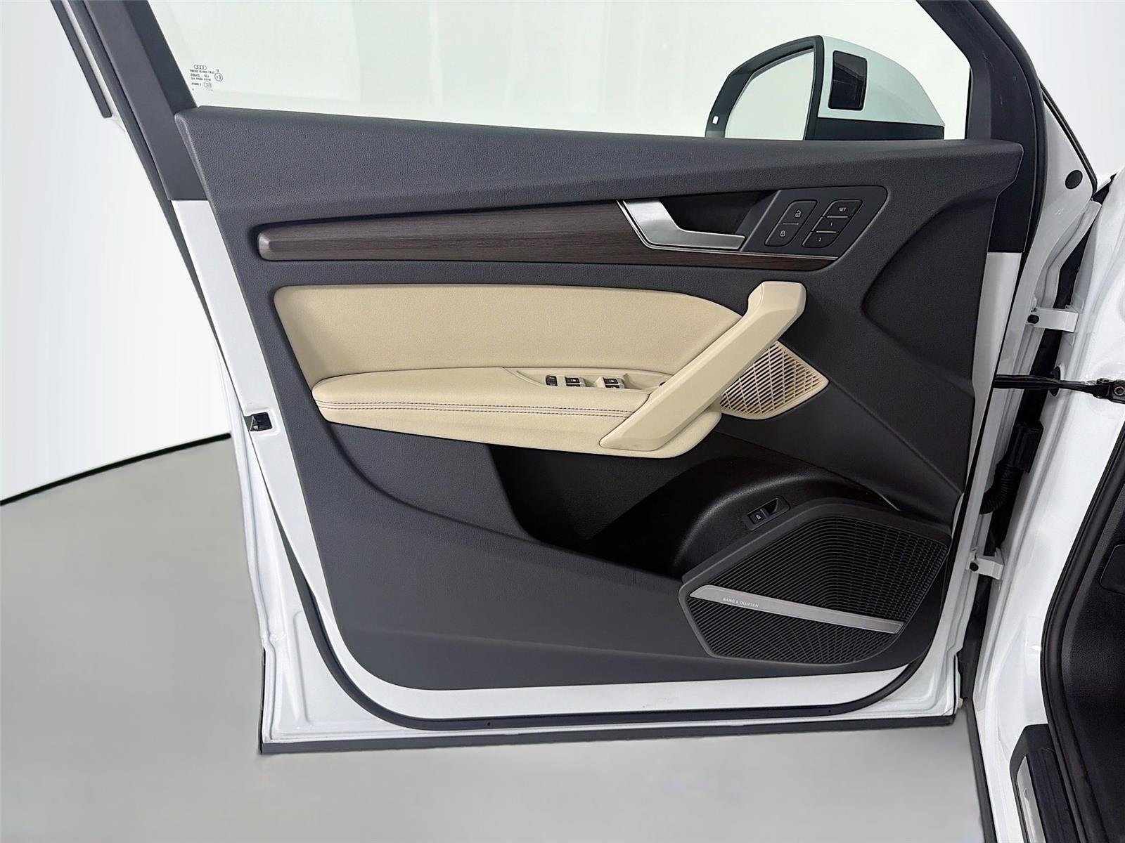 Used 2022  AUDI  image 6