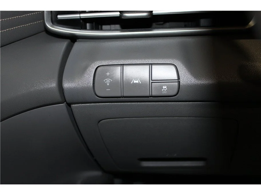 Used 2021 Quartz White Hyundai SEL image 25