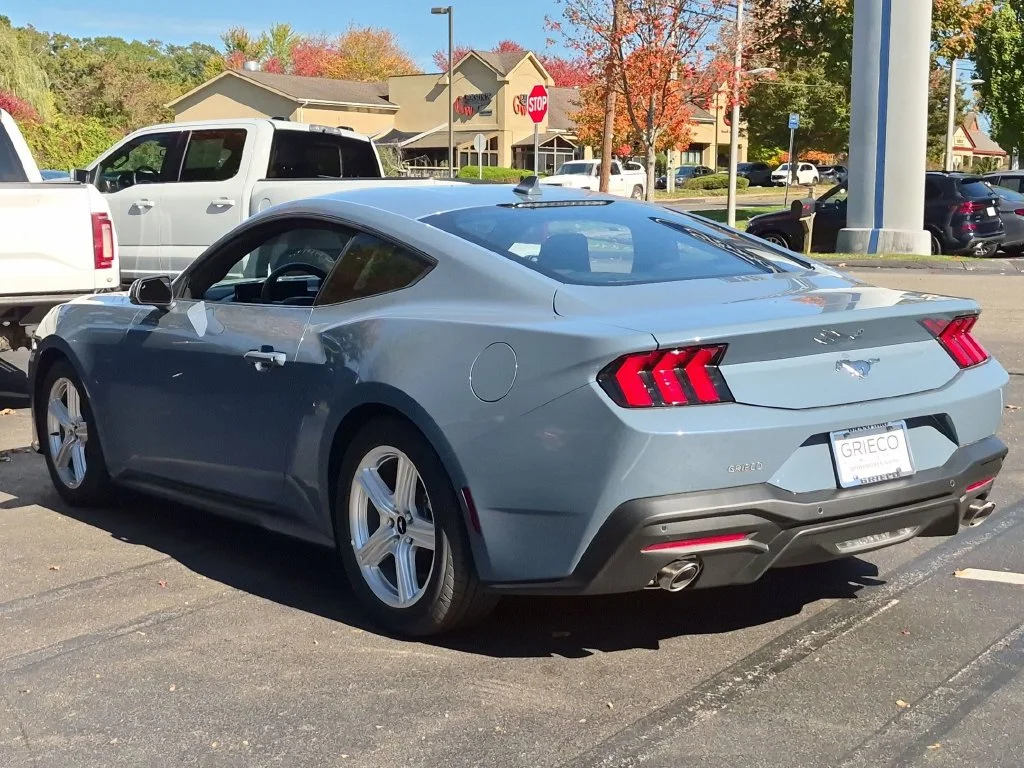 2026 Ford Mustang EcoBoost Fastback - Photo 6