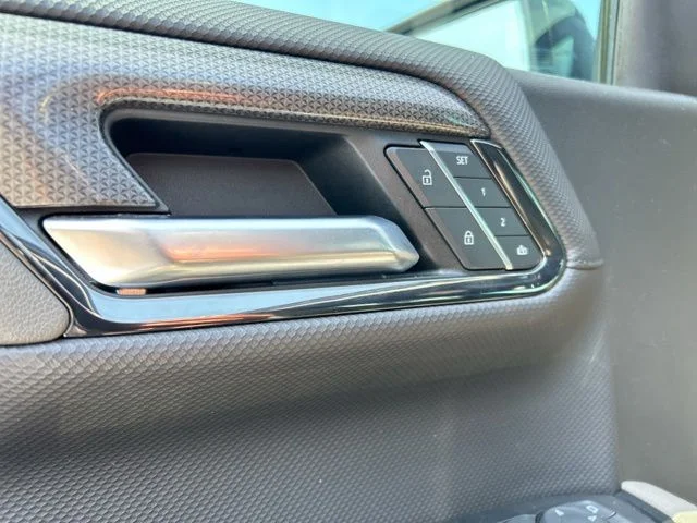 Used 2022 Ash Chevrolet ZR2 image 26