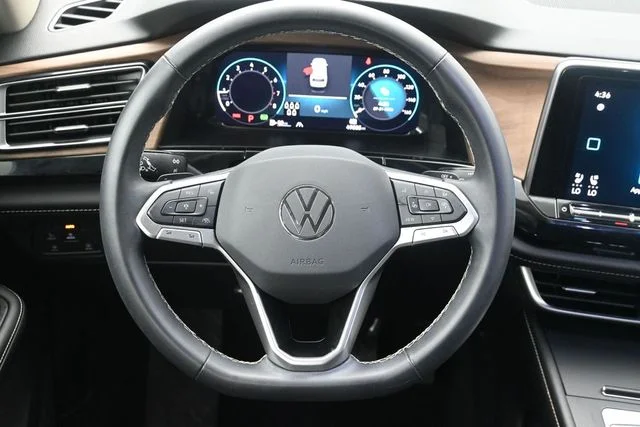 Used 2024 White Volkswagen 2.0T SE image 24