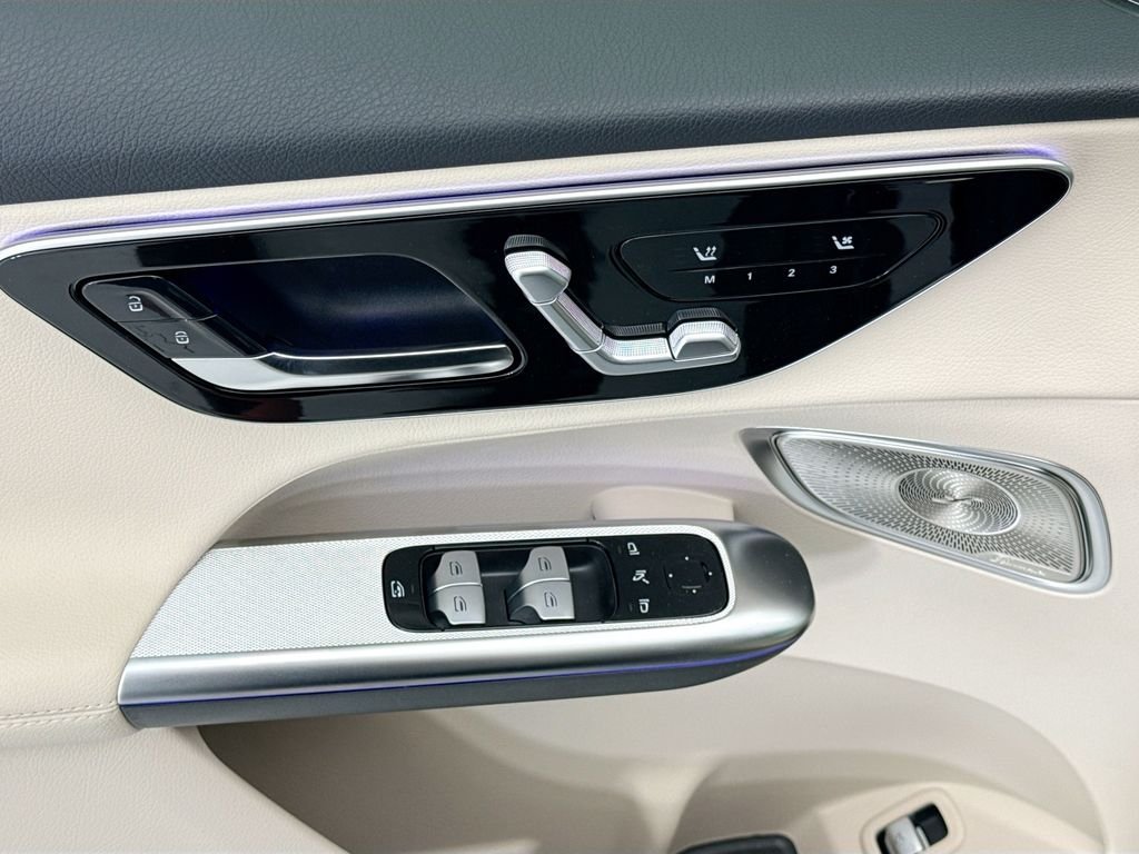 New 2026 Black Mercedes-Benz GLC 300 image 22