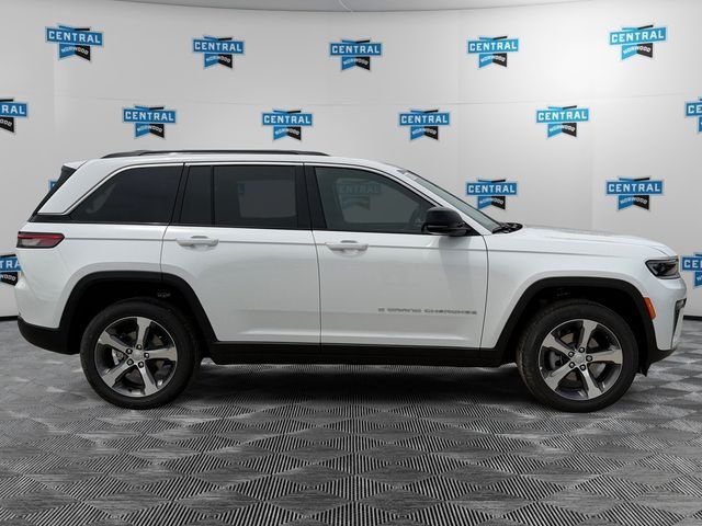 New 2026 Bright White Clear-Coat Exterior Paint Jeep Limited image 6