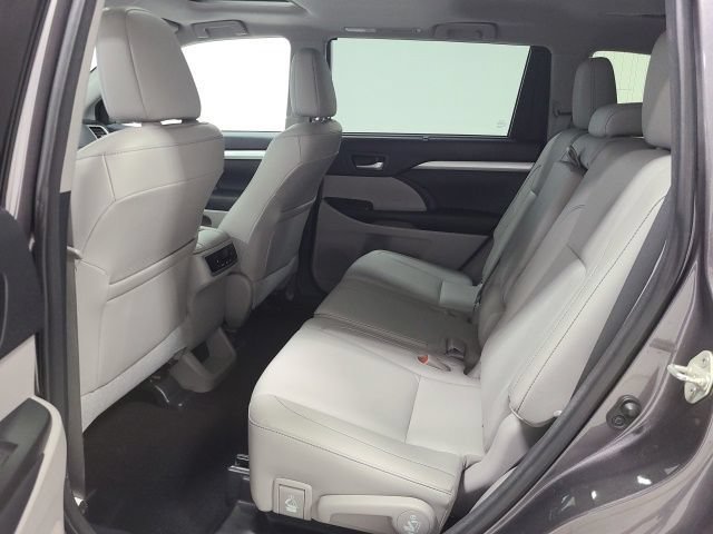 Used 2015 Predawn Gray Mica Toyota XLE image 16