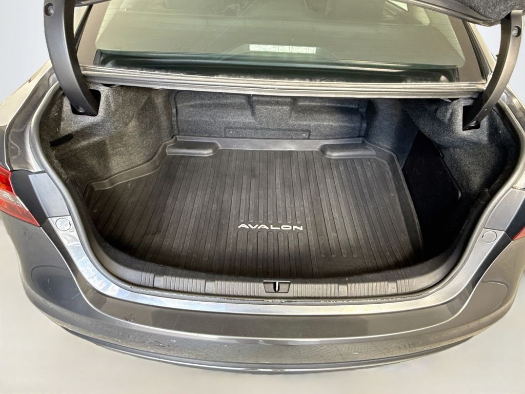 Used 2018 Magnetic Gray Metallic Toyota Hybrid XLE Premium image 26