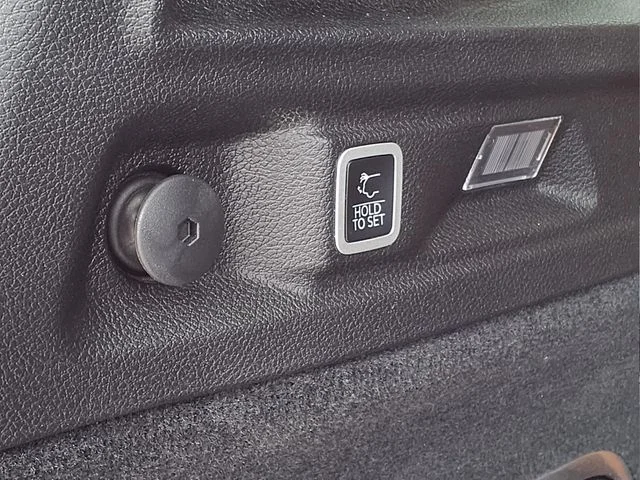 Used 2023 White/off-white Jeep Summit image 8
