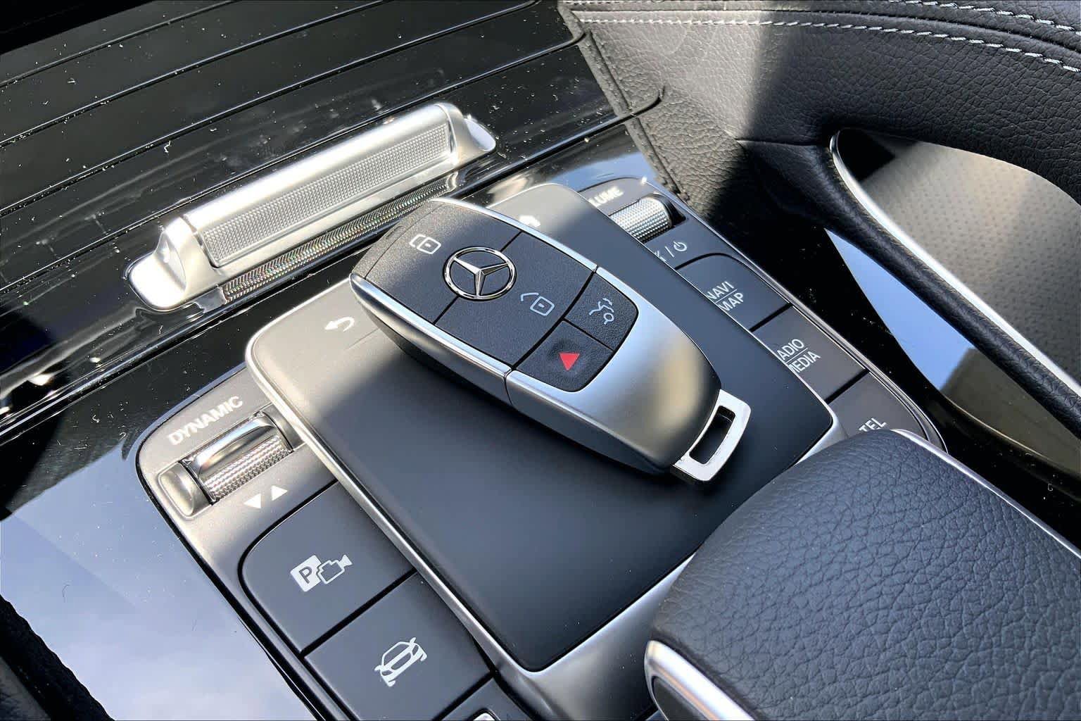 New 2026 Black Mercedes-Benz GLE 450 image 21