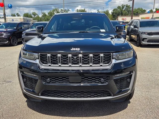 New 2027 High-Gloss Black Paint Jeep Limited image 2