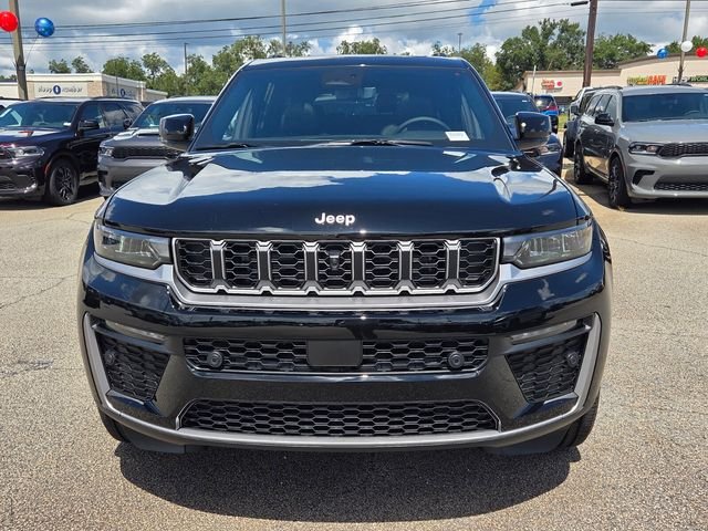 New 2027 High-Gloss Black Paint Jeep Limited image 2