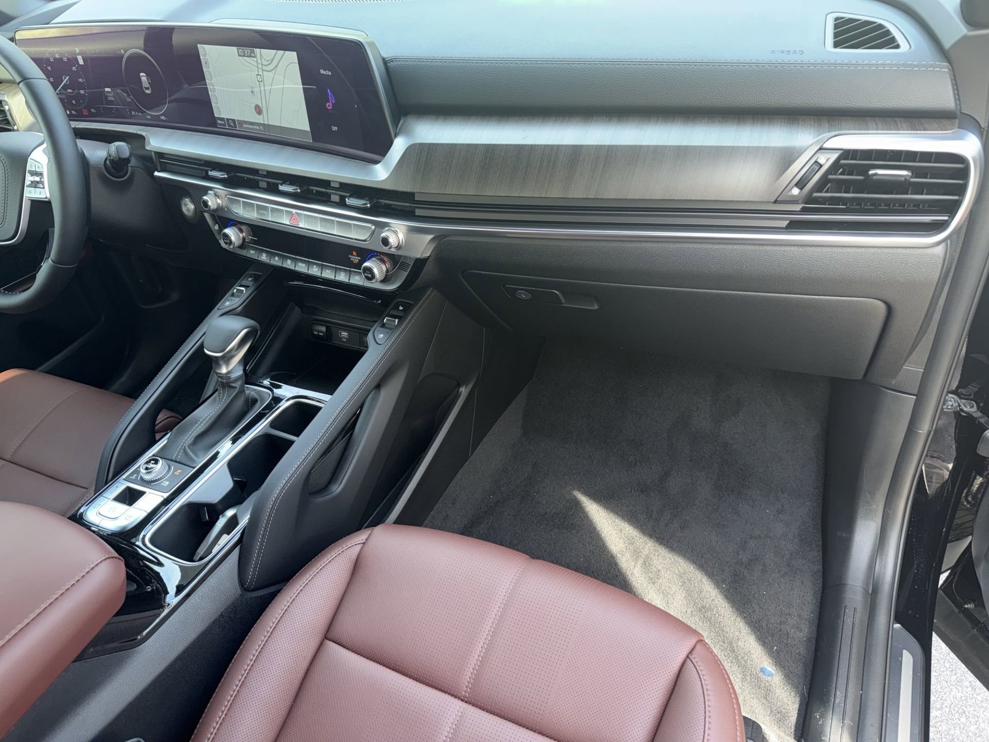 2025 Kia Telluride SX - Photo 24