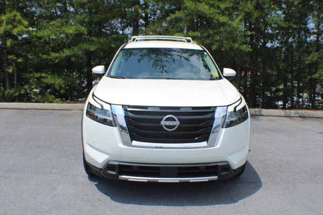 Used 2024 Pearl White Tricoat Nissan SL image 17