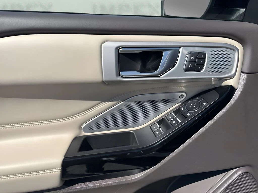Used 2021 White Ford Platinum image 30