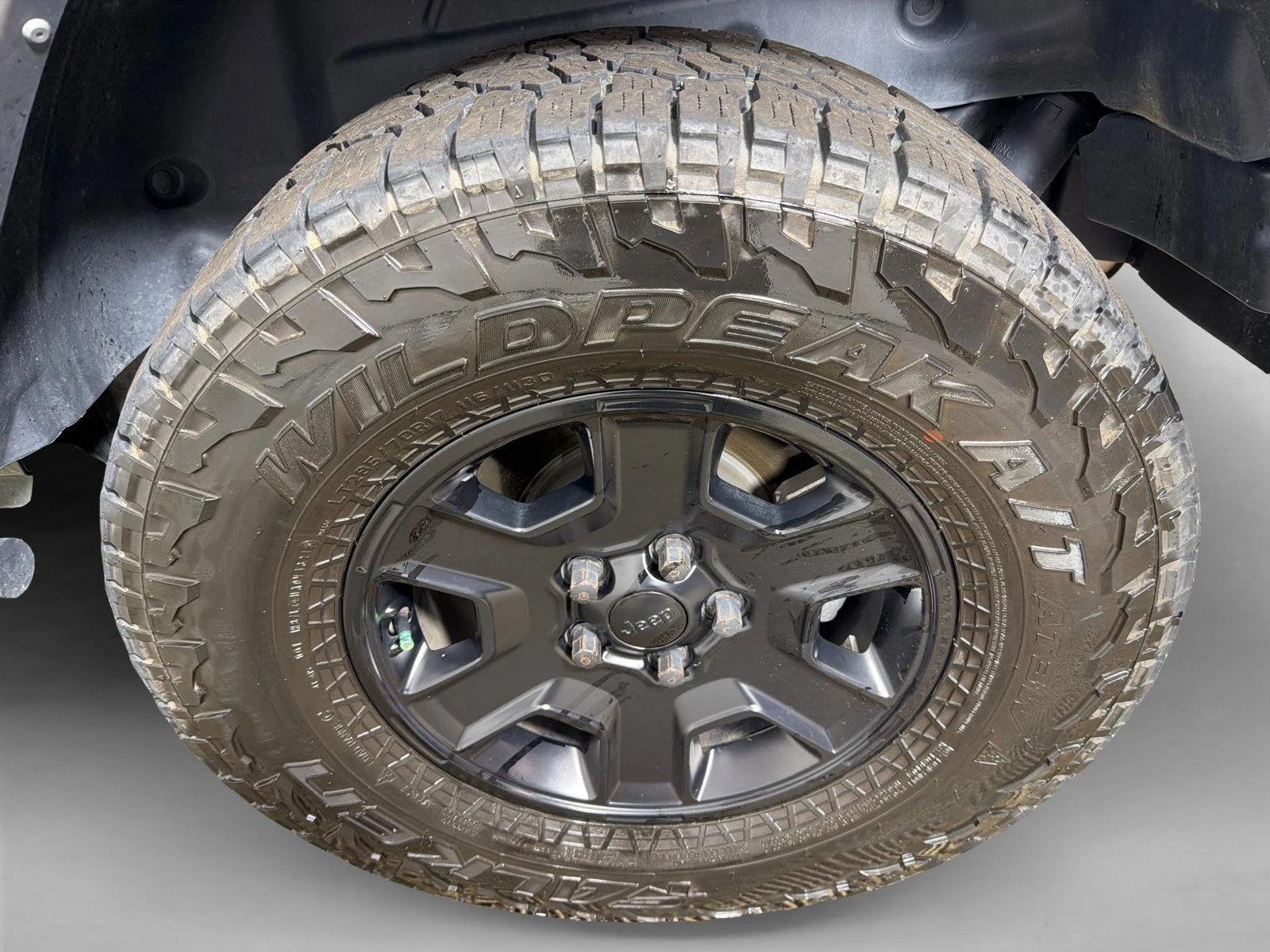 Used 2024 Sarge Green Clearcoat Jeep Sahara image 20