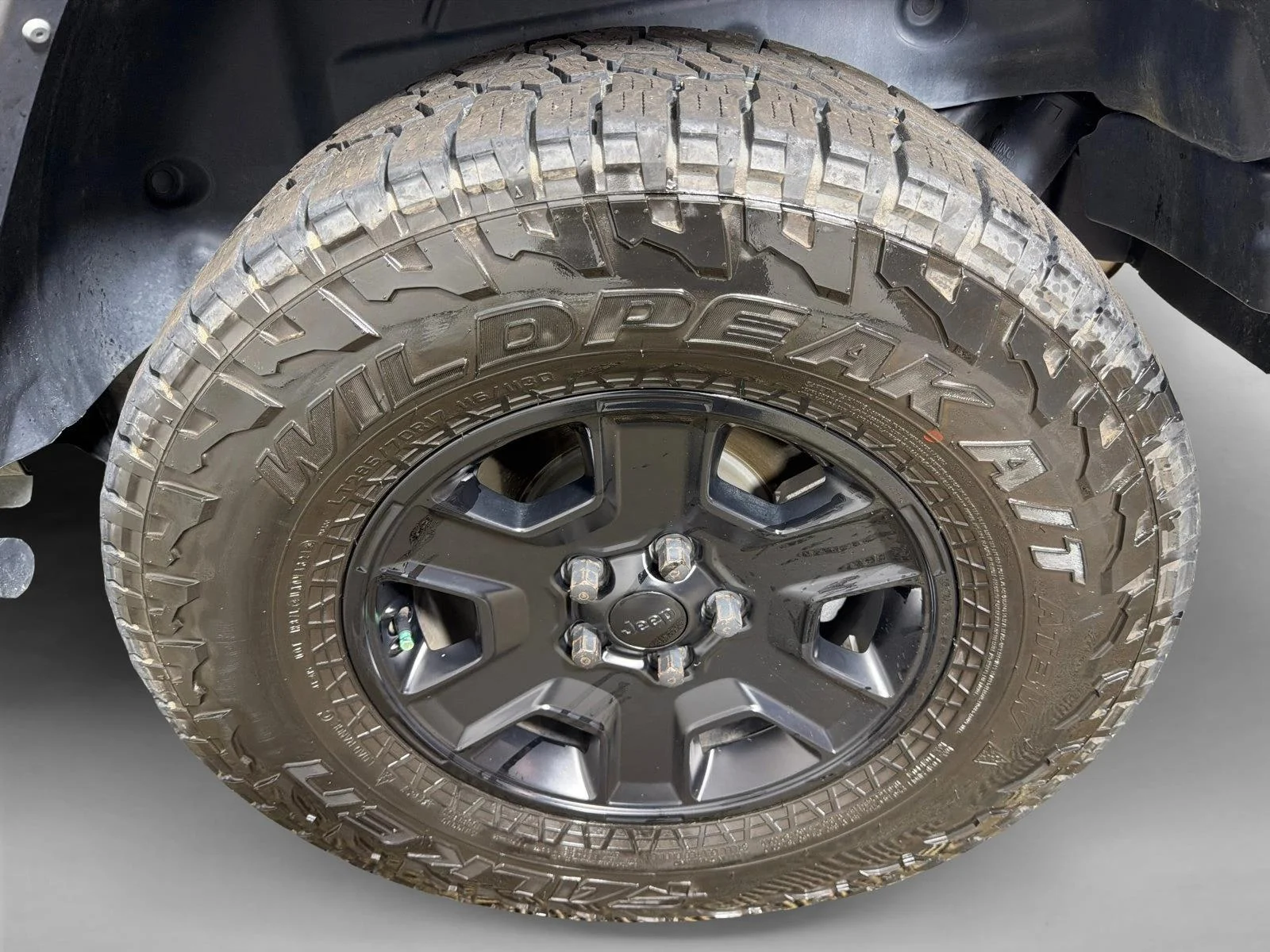 Used 2024 Green Jeep Sahara image 20