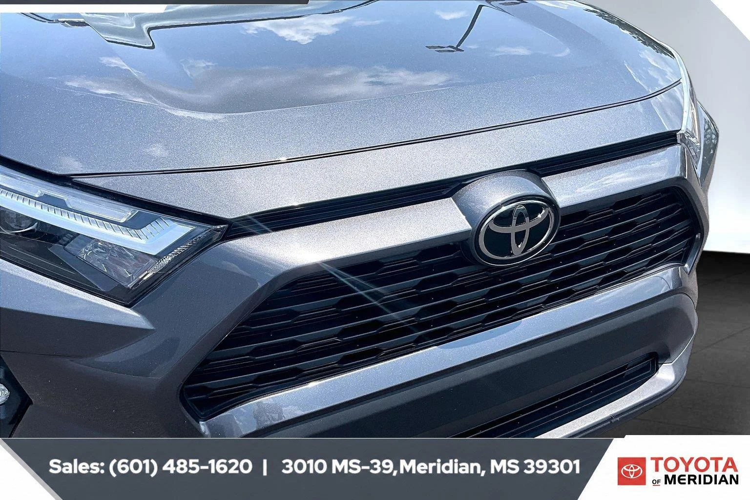 Used 2023 Magnetic Gray Metallic Toyota XLE Premium image 21