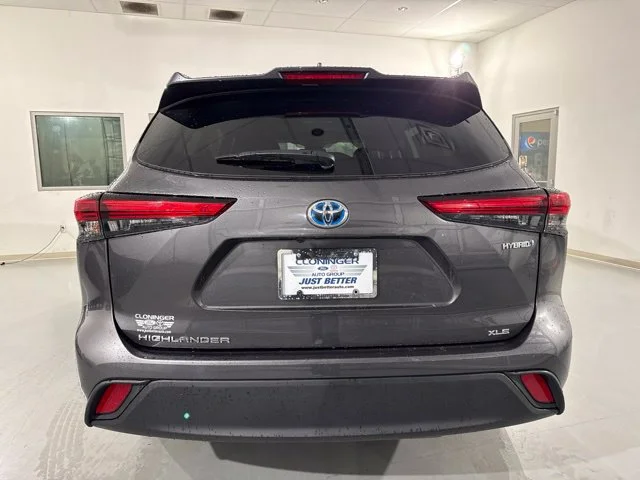 Used 2022 Gray Toyota XLE image 8